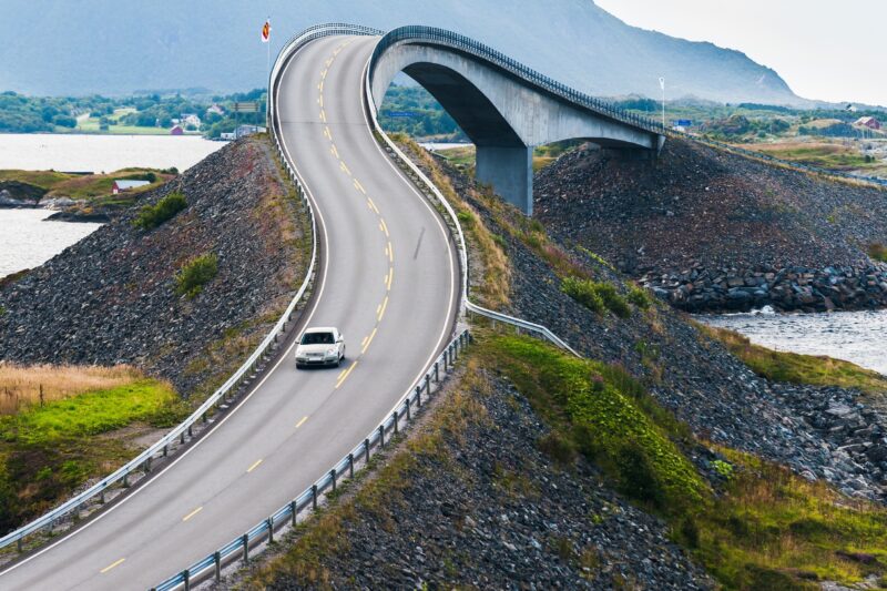 アトランティック・ロードの橋　ノルウェーの風景