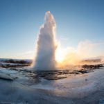 冬の朝のストロックル間欠泉　アイスランドの冬の風景