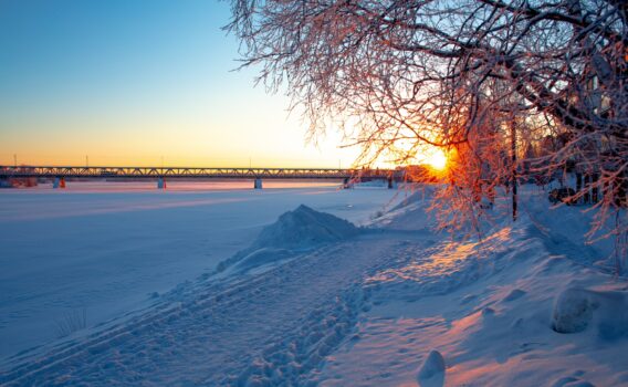 ロヴァニエミの冬の夕暮れの風景　フィンランドの冬の風景