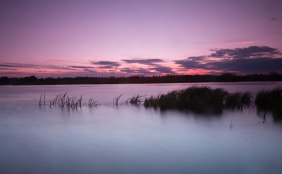 夕空と川の風景　スウェーデンの風景