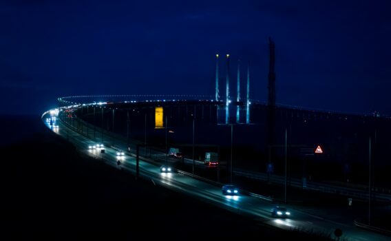 夜のオーレスン橋　デンマークの風景
