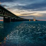 冬の夕暮れのオーレスン橋　デンマークの冬の風景