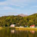 夏の日のアークレイリ　アイスランドの風景