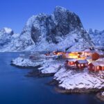 ロフォーテン諸島レーヌの冬の夜明けの風景　ノルウェーの冬の風景
