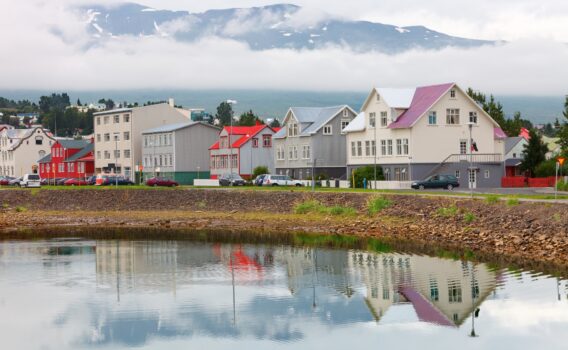 アークレイリの町並み　アイスランドの風景
