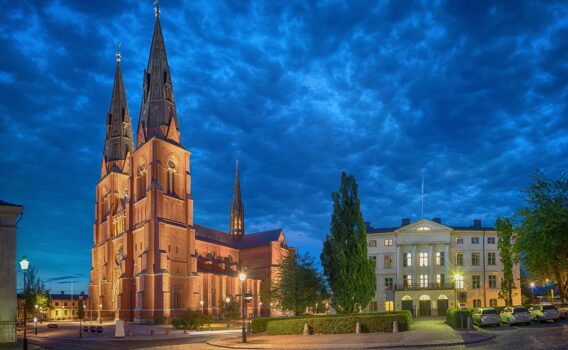夕暮れのウプサラ大聖堂　スウェーデンの風景
