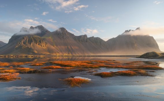 ヴェストラホルン山の朝の風景　アイスランドの風景