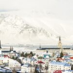 ハットルグリムス教会から見るレイキャビクの町とエスヤ山の眺め　アイスランドの冬の風景