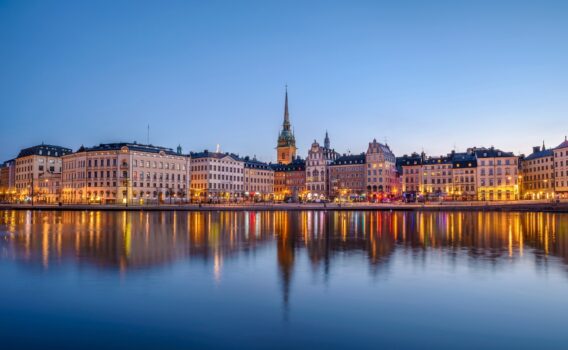 夜明けのストックホルムの旧市街の風景　スウェーデンの風景