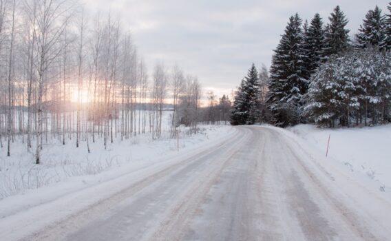 冬の道　フィンランドの風景