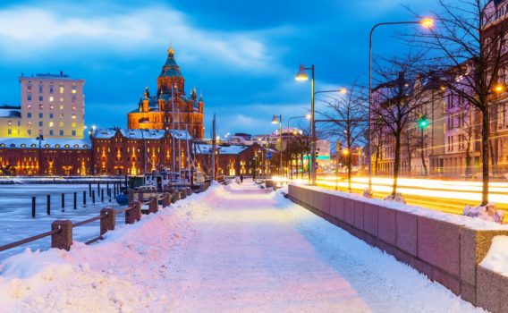 冬の夜のヘルシンキの風景　フィンランドの冬の風景