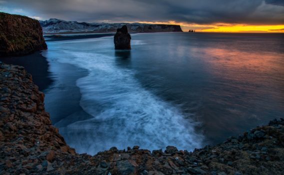夜明けのヴァトンスネスの風景　アイスランドの風景