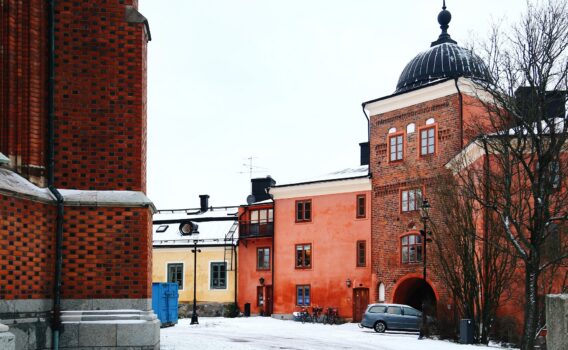 ウプサラ大聖堂近くの町並み　スウェーデンの冬の風景