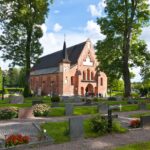 ウプサラ近くの小さな町の教会　スウェーデンの風景