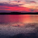夕暮れの湖　フィンランドの風景