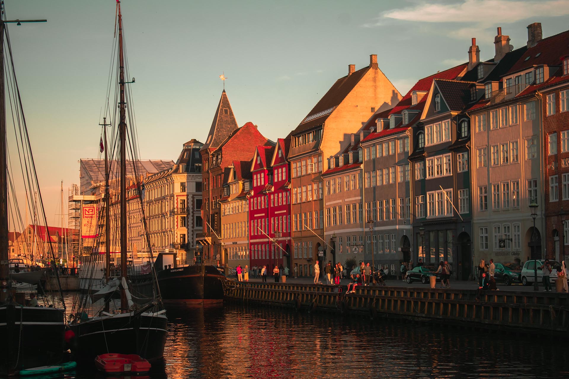 夕暮れのニューハウン　コペンハーゲン　デンマークの風景