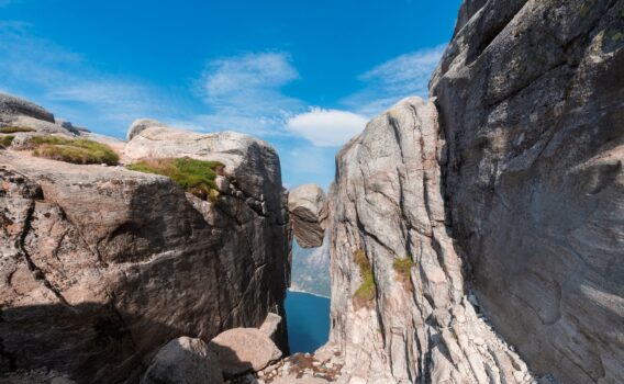ノルウェーの絶景　奇跡の石「シェラーグボルテン」
