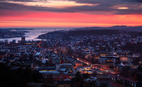 サンデフィヨルドの夕暮れの風景　ノルウェーの風景