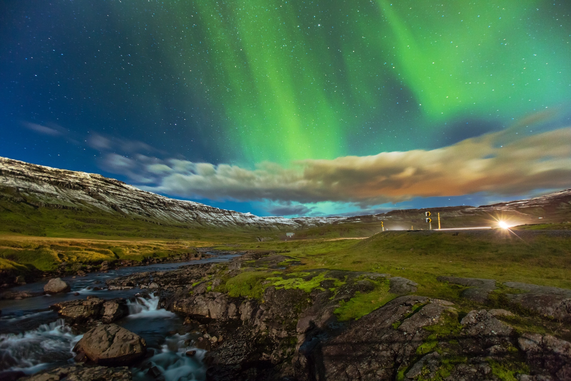アイスランドのオーロラの風景
