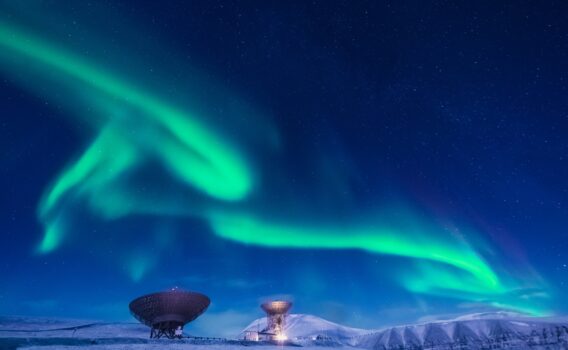スヴァールバル諸島のオーロラ　ノルウェーの冬の風景