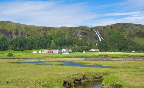 シストラフォスとキルキュバイヤルクロイストゥルの集落　アイスランドの風景
