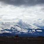 雪のヘクラ山　アイスランドの風景