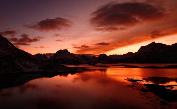 ロフォーテン諸島の夕暮れ　ノルウェーの風景
