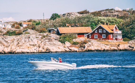 スウェーデンの夏の海
