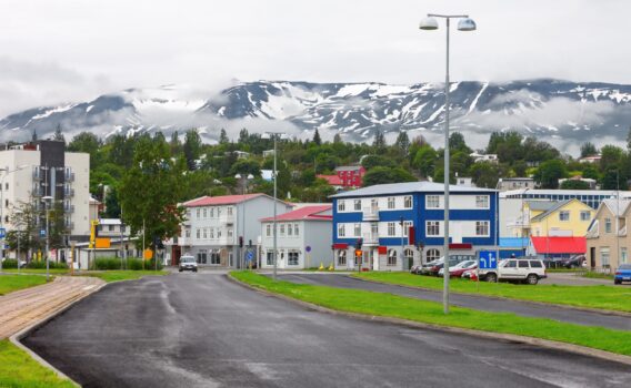 アークレイリの町並み　アイスランドの風景