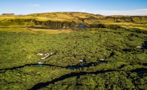 エルドフロイン溶岩原　アイスランドの絶景