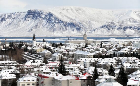 冬のレイキャビクの町並み　アイスランドの冬の風景