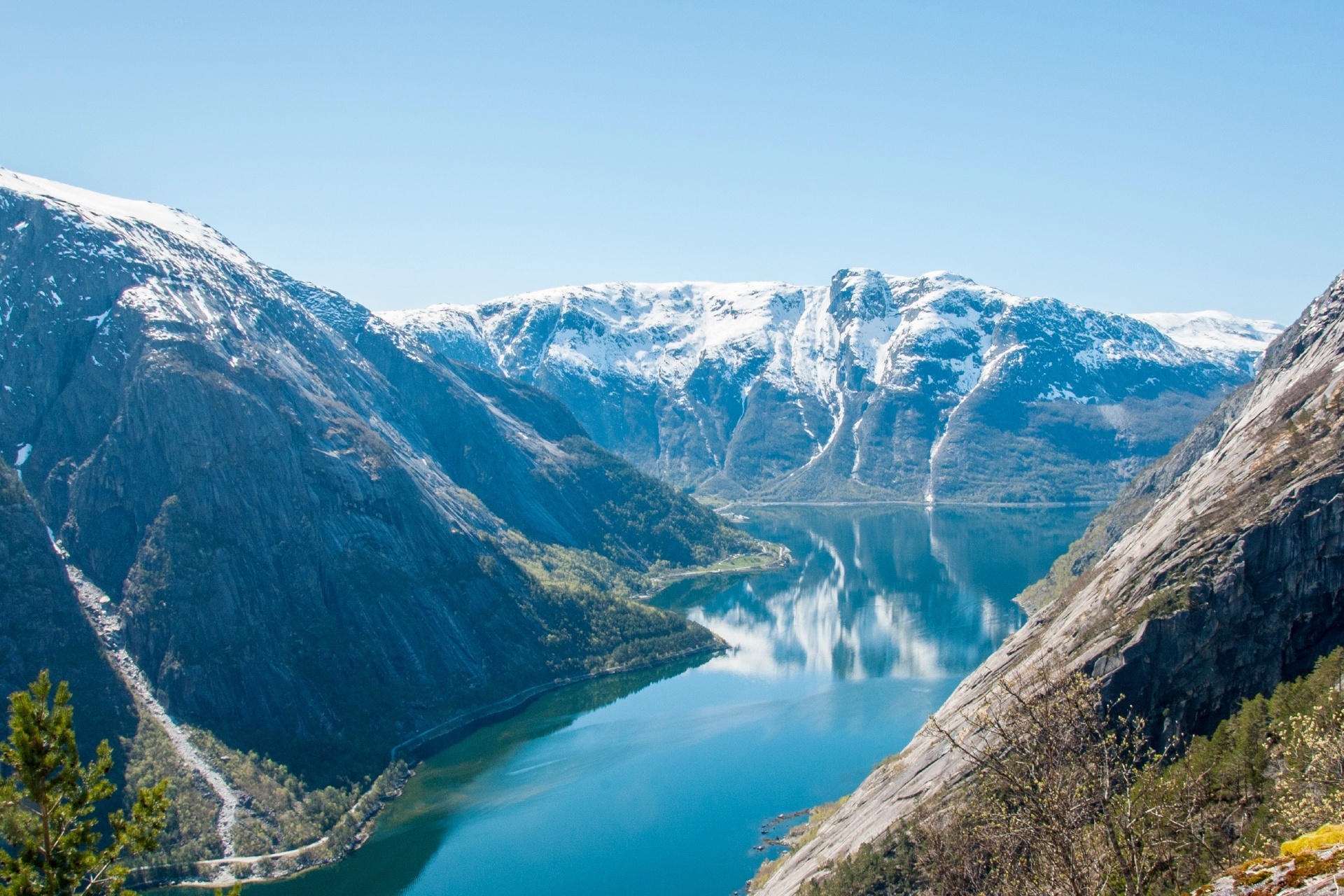 ハルダンゲルフィヨルドの絶景　ノルウェーの風景
