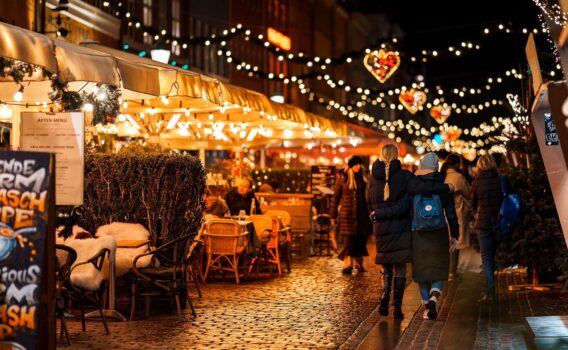 冬の夜のニューハウン　コペンハーゲン　デンマークの風景