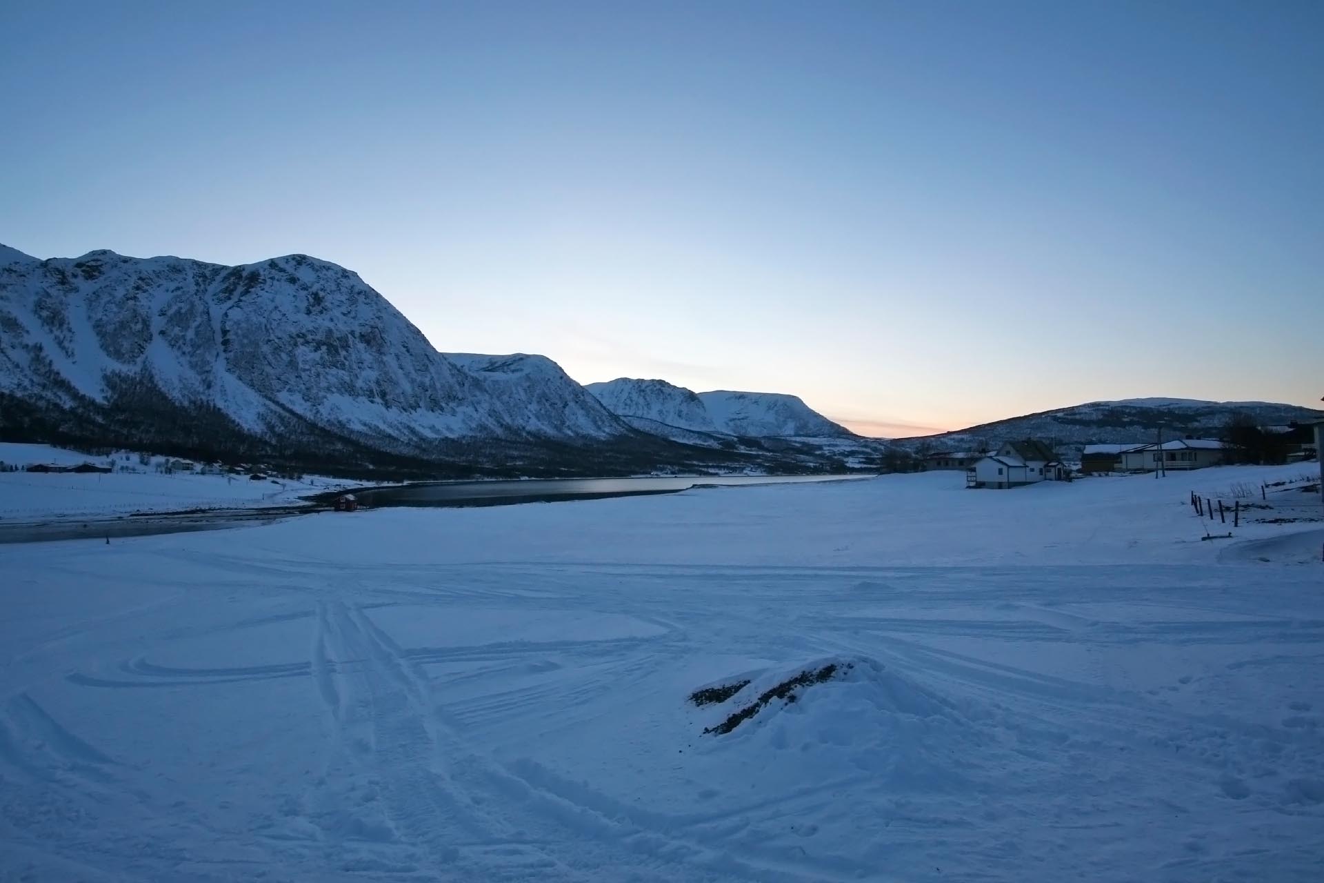 冬の夕暮れのハーシュタ　ノルウェーの風景