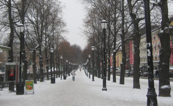 冬のオスロの通りの風景　ノルウェーの冬の風景