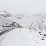冬のアイスランドの道路