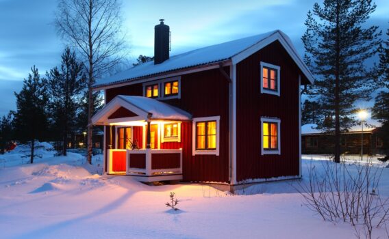 冬の夕暮れの風景　スウェーデンの冬の風景
