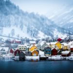 冬のフィヨルドの風景　ノルウェーの冬の風景