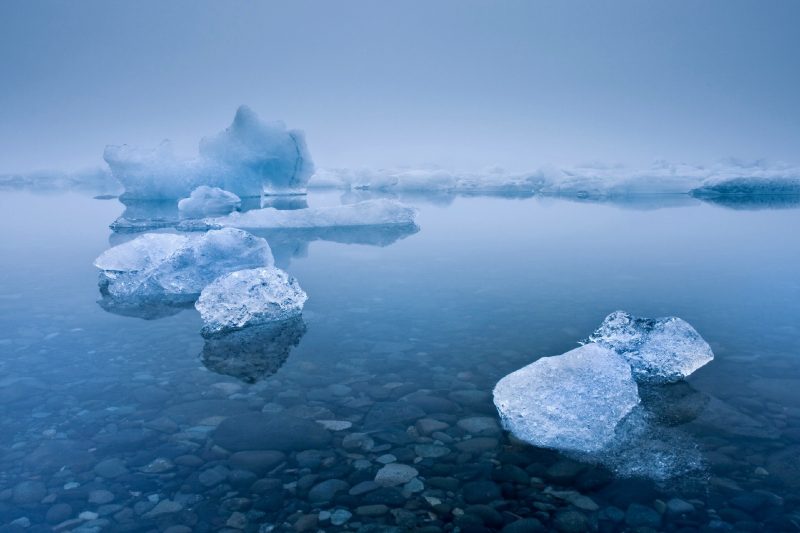 冬のアイスランドの風景